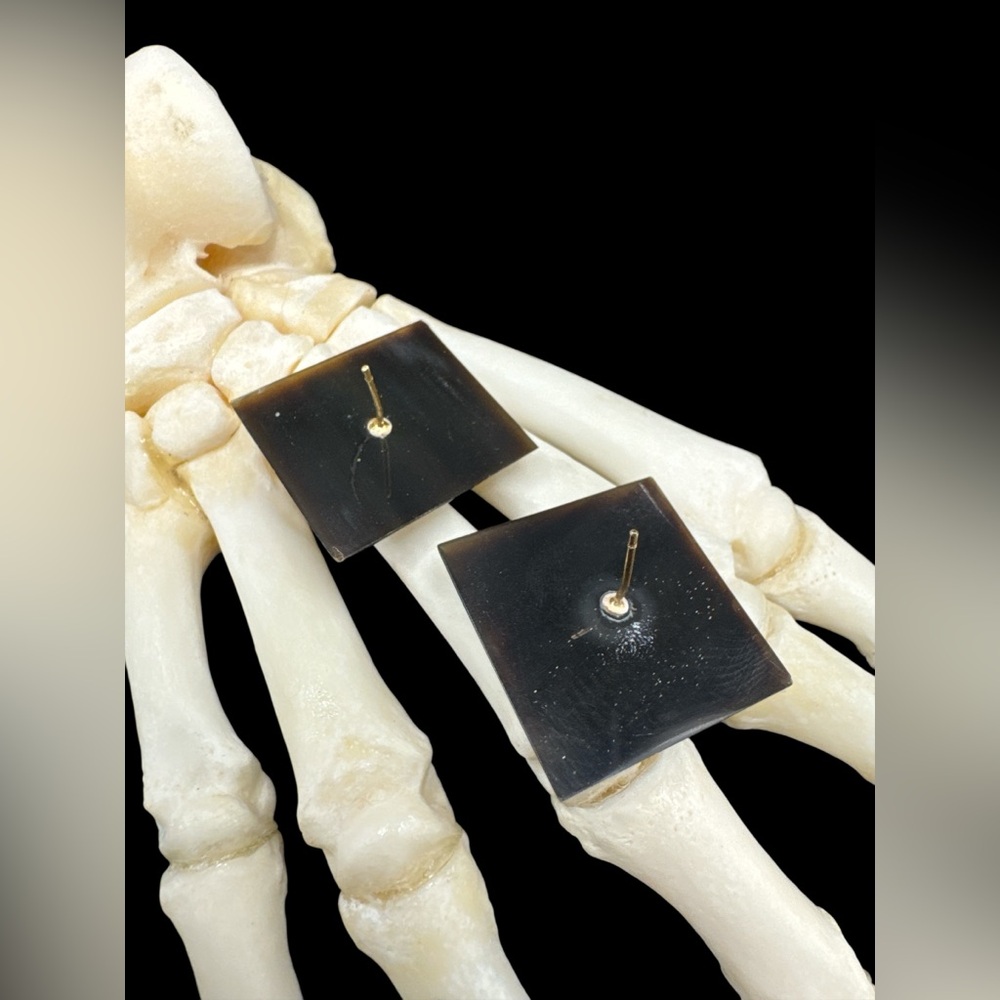 Vintage NOS 14K Yellow Gold Ivory Bone and Horn Inlayed Post Earrings 1” - Picture 4 of 5